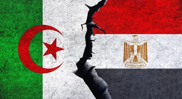 Algeria Egypt Flags Wall Crack Algeria Egypt Relation Egypt Algeria — Stock Photo, Image