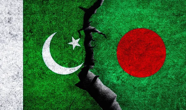 Pakistan Bangladesh Flags Wall Crack Bangladesh Pakistan Relation Pakistan Bangladesh — Stock Photo, Image