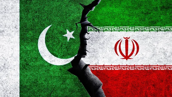 Irán Pakistán Banderas Juntas Una Pared Con Agrietado Pakistán Irán — Foto de Stock