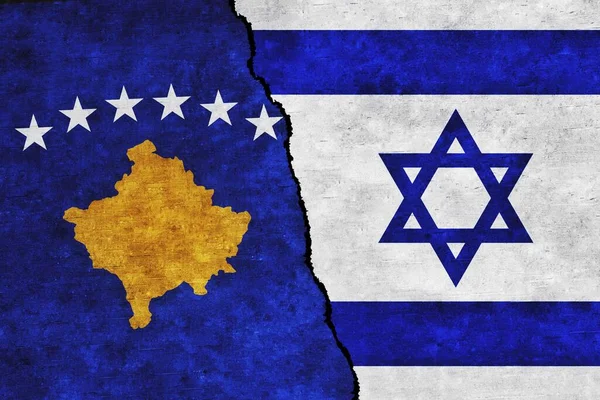 이스라엘 코소보는 금으로 깃발을 그렸다 이스라엘 코소보 코소보와 이스라엘은 깃발을 — 스톡 사진