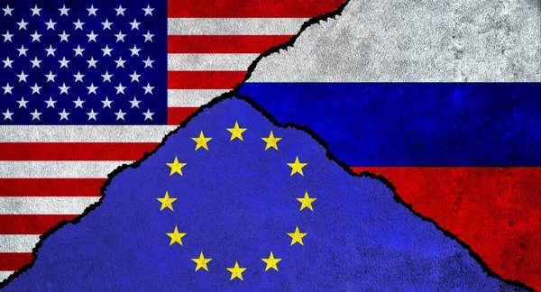 俄罗斯和欧盟的国旗一起挂在一面纹理墙上 俄罗斯 欧盟和美利坚合众国之间的关系 — 图库照片
