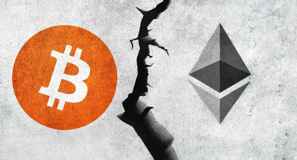 Bitcoin Και Ethereum Σύμβολο Μαζί Μια Υφή Τοίχο Ρωγμή Bitcoin — Φωτογραφία Αρχείου
