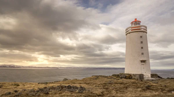 İzlanda 'nın kuzey kıyısındaki deniz feneri..