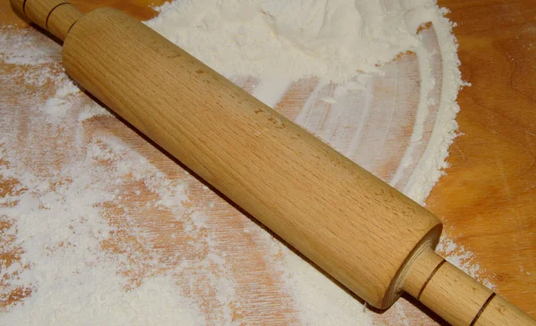 Rolling Pin Kneaded Dough Waiting Wooden Table Next Stage Cooking — Stock Fotó