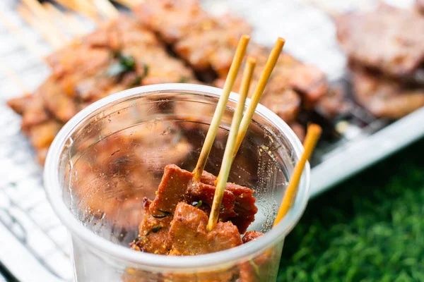 焼き物は食べる人に人気の食べ物で 食べやすいです — ストック写真