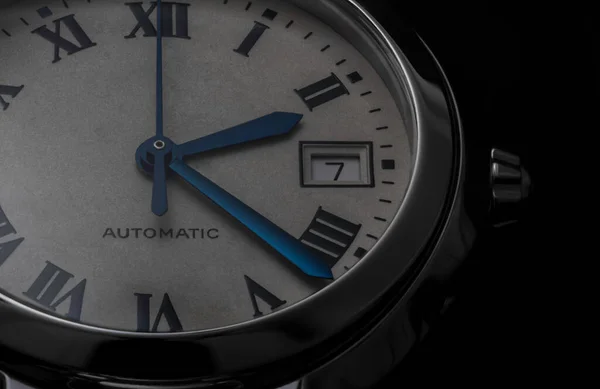 Luksusowe Makro Zbliżenie Szwajcarskiego Zegarka Rękę Automatycznym Ruchem Stalowym Futerałem — Zdjęcie stockowe