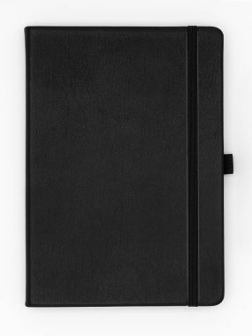 Beyaz arkaplanda izole edilmiş kaliteli siyah deri defter