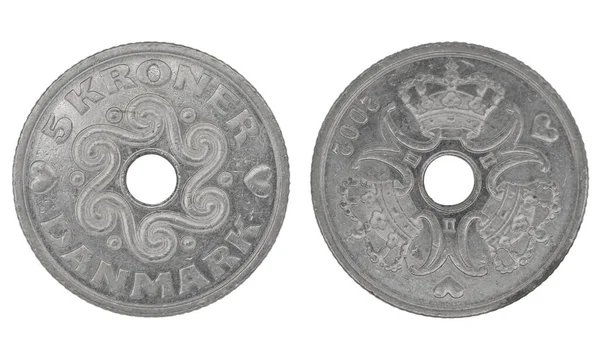 5 Danimarka Crown (DKK) sikkesi ve her iki tarafı da izole edilmiş beyaz arka plan