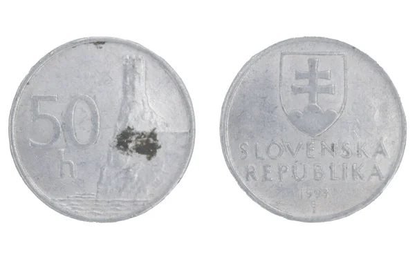 50 Heller Slovakya Crown Koruna (SKK) sikkesi, iki tarafı da izole edilmiş beyaz arka planda.