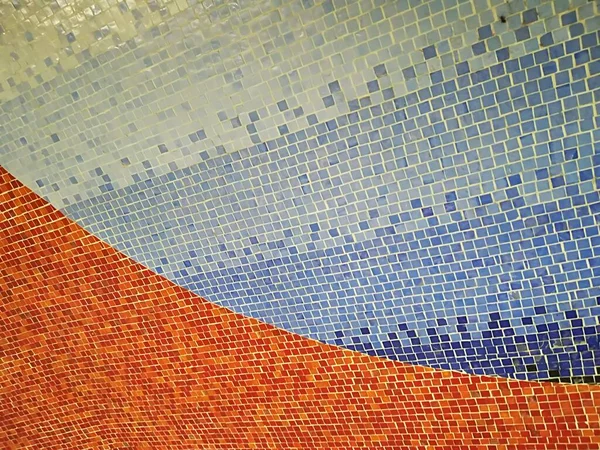 renkli mozaik metro duvarı, mozaik mavi açık mavi turuncu beyaz gradyan