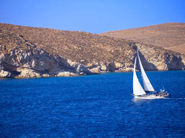 Barca Vela Nell Isola Greca Foto Alta Qualità — Foto Stock