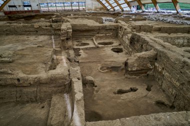Catalhoyuk is a very rare example of a well-preserved Neolithic settlement and has been considered one of the key sites for understanding human Prehistory for some decades.                     