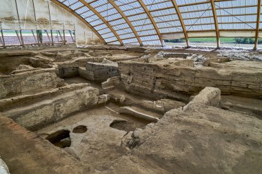 Catalhoyuk is a very rare example of a well-preserved Neolithic settlement and has been considered one of the key sites for understanding human Prehistory for some decades.                     