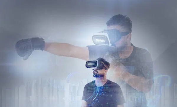 Guy Draagt Virtual Reality Goggles Bokssport Spelen Een Metaverse Meta — Stockfoto