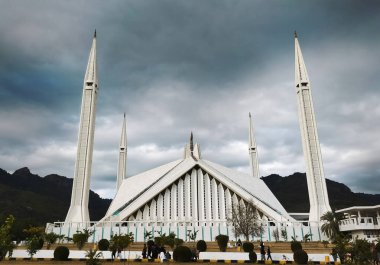 Beautiful Shah Faisal Mosque On A Cluody Day In Islamabad, Pakistan 08/01/2022