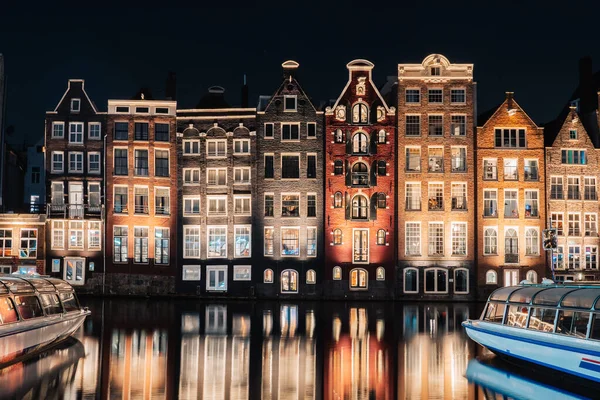 Dancing Houses Damrak Amsterdam Durante Noite Holanda Holanda Foto Alta — Fotografia de Stock