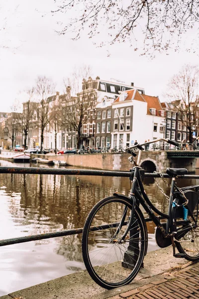 Άποψη Του Άμστερνταμ Μέσω Ποδηλάτων Storehouses Ολλανδία Ολλανδία Υψηλής Ποιότητας — Φωτογραφία Αρχείου