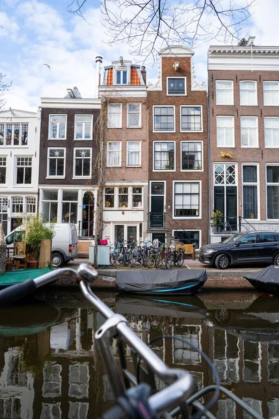 Αποθήκες Στο Άμστερνταμ Ολλανδία Ποδήλατο Πρώτο Πλάνο Υψηλής Ποιότητας Φωτογραφία — Φωτογραφία Αρχείου