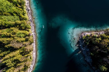 Eibsee 'nin Bavyera, Almanya' daki insansız hava aracı resmi. Yüksek kalite fotoğraf
