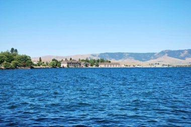 Montana 'daki Düz Kafa Gölü Panorama Peyzajı