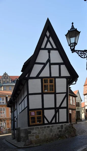 Pequeno Edifício Histórico Cidade Velha Quedlinburg Nas Montanhas Harz Baixa — Fotografia de Stock