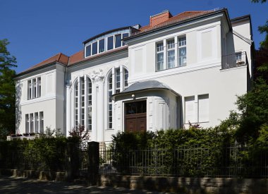 İlkbaharda Villa Mahallesi Schmargendorf, Wilmersdorf Berlin, Almanya 'nın başkenti.