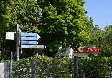Almanya 'nın başkenti Berlin' deki Dahlem, Zehlendorf 'taki Özgür Üniversite' de imzalar