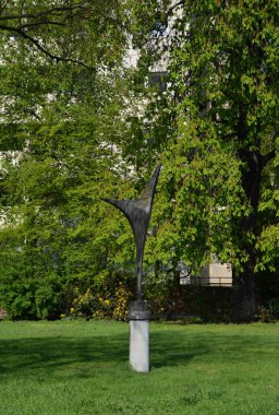 İlkbaharda Schmargendorf Mahallesi 'nde park, Berlin' de Wilmersdorf, Almanya 'nın başkenti.
