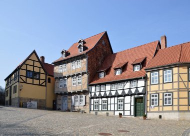 Saksonya 'nın Harz Dağları' ndaki Quedlinburg Eski Kasabası 'ndaki Tarihi Binalar