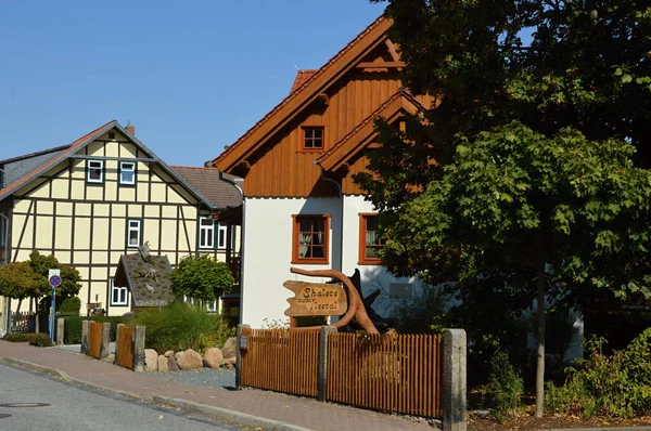 Cena Rua Outono Cidade Ilsenburg Nas Montanhas Harz Saxônia Anhalt — Fotografia de Stock