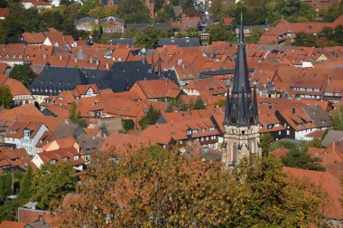 Sonbaharda Harz Dağları 'ndaki Eski Wernigerode Kasabası Panoraması, Saksonya - Anhalt