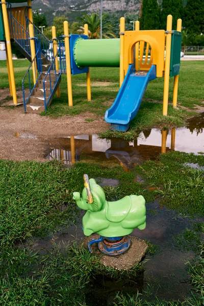 Swing Balancer Spring Playground Rain High Quality Photo — Fotografia de Stock
