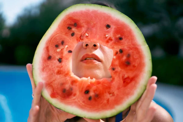 Girl Lips Cut Hole Slice Watermelon Her Hands High Quality — Stock Photo, Image