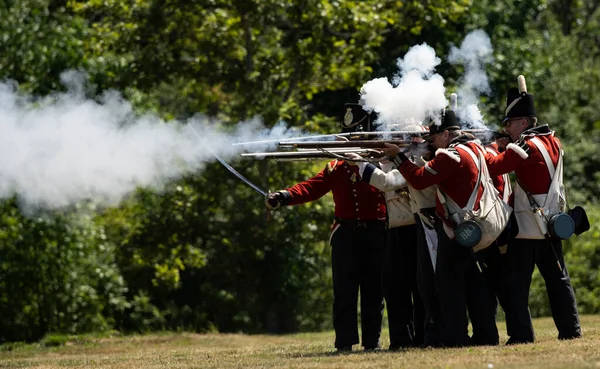 Fort Erie Ontario Canada August 2022 British Soldiers Fire Approaching — Stock Photo, Image