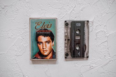akarta, Indonesia - Mei ,15 2022 : Elvis - From The Heart(His Greatest Love Songs). This compilation 1992 MBG Music. The copyright in these sound recordings is owned by BMG Music.BMG Records(Inggris)