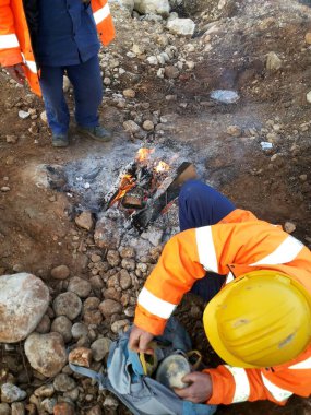 Workers are taking a break at a construction pipeline