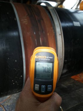 Kızılötesi termometrenin ısısını Güneydoğu Avrupa 'daki Petrol ve Gaz Boru Hattı İnşaatı' ndaki kaynak eklentisine kontrol et