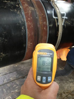 Güneydoğu Avrupa 'daki Petrol ve Gaz Boru Hattı İnşaatı' ndaki kaynak fabrikasının ön ısıtılması