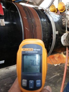 Kızılötesi termometrenin ısısını Güneydoğu Avrupa 'daki Petrol ve Gaz Boru Hattı İnşaatı' ndaki kaynak eklentisine kontrol et