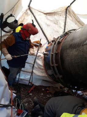  Güneydoğu Avrupa 'daki Petrol ve Gaz Boru Hattı İnşaatı' ndaki kaynak fabrikasının ön ısıtılması