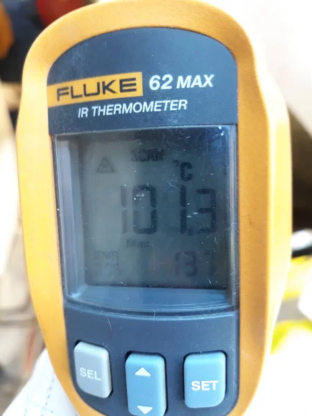 Kızılötesi termometrenin ısısını Güneydoğu Avrupa 'daki Petrol ve Gaz Boru Hattı İnşaatı' ndaki kaynak eklentisine kontrol et