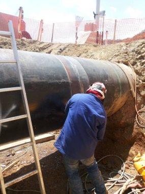 Güneydoğu Avrupa 'daki Petrol ve Gaz Boru Hattı İnşaatı' nın kaynak ve temizliği