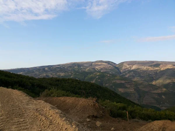 Blick Auf Die Hänge Der Berge — Stockfoto