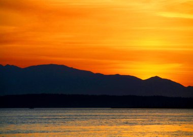 colorful sunset with clouds in Seattle