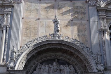 Büyük Saint Marco Okulu 'nda mimari detay bulundu.