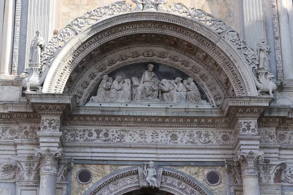 位于威尼斯历史中心的圣马可大学校的建筑细节 — 图库照片