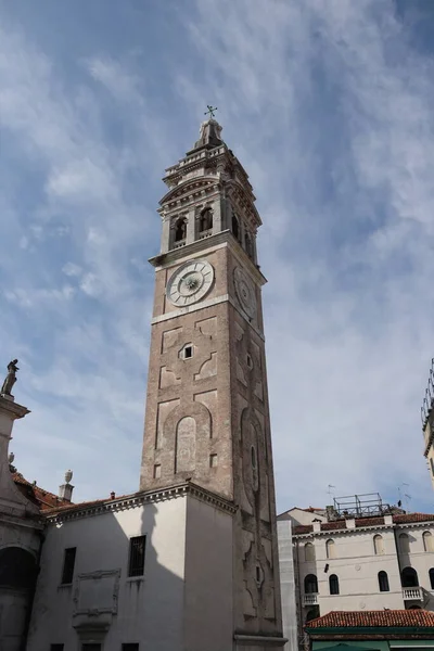 Diverse Foto Van Grote Toren Die Zich Naast Kerk Van — Stockfoto