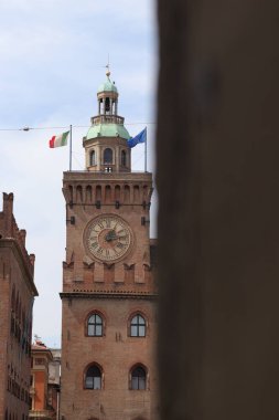 D 'Accursio sarayının üst kısmının çeşitli açıları ve hipostazları