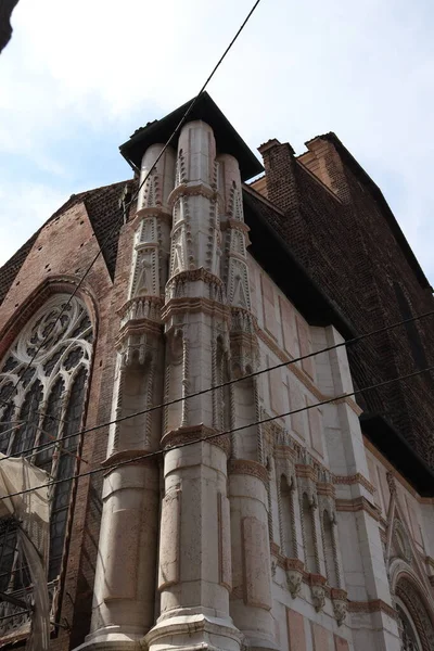 Foto Ángulo Inferior Tomada Catedral San Pedro Bolonia —  Fotos de Stock