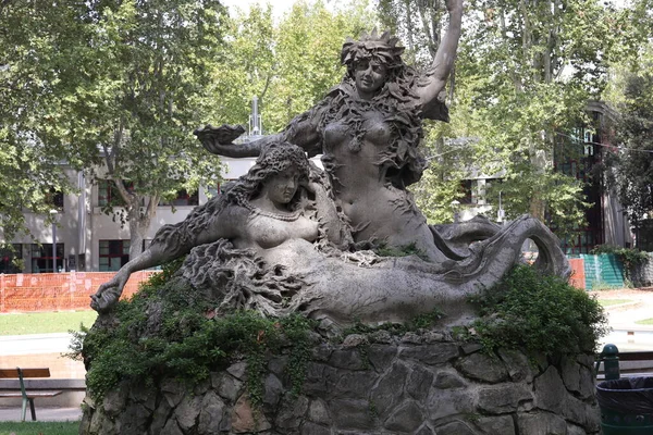 Статуи Русалки Парке Монтаньола Болонья Италия — стоковое фото